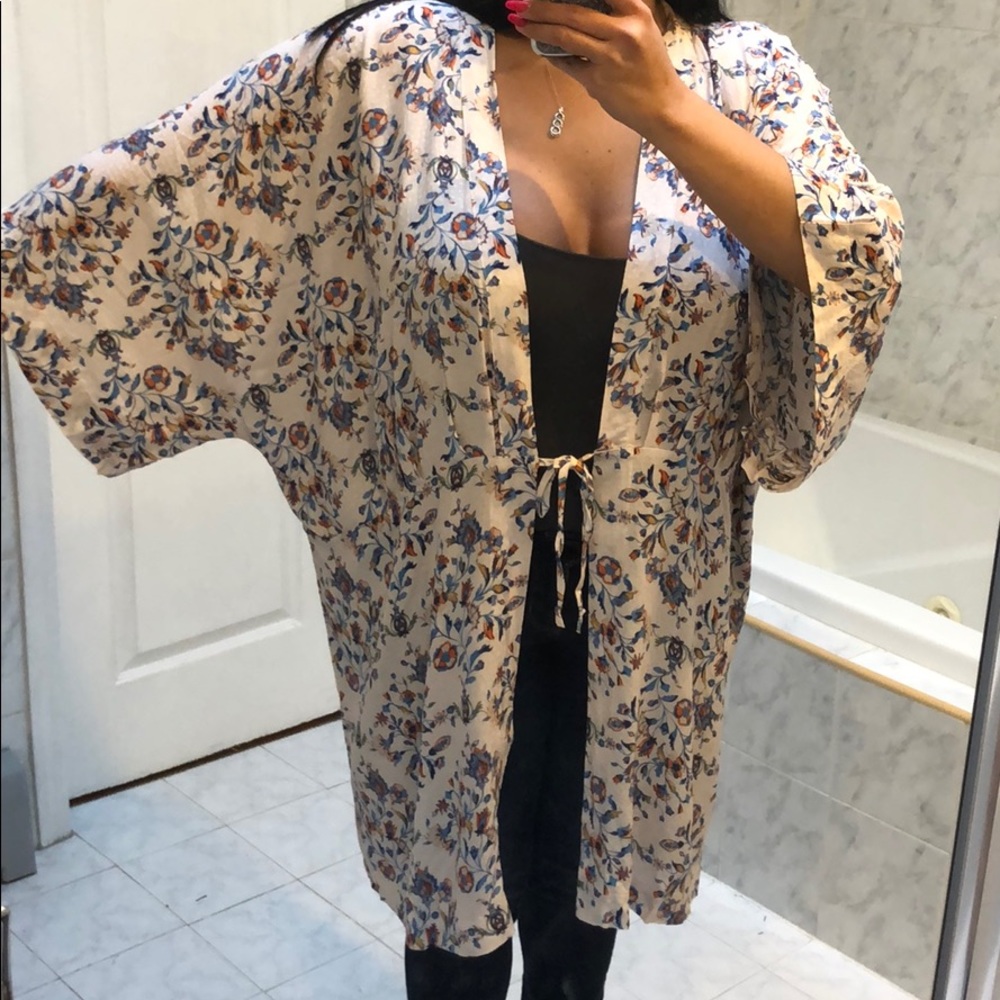 1X, 2X & 3X Cream Floral kimono/ Cardigan - Picture 5 of 6